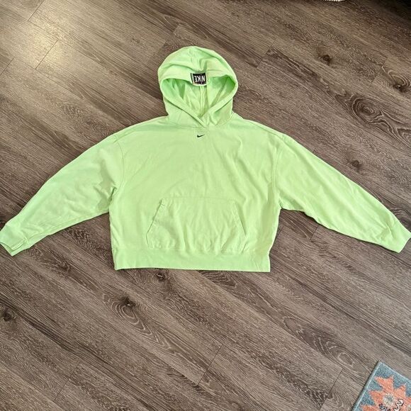 Nike W Washed Hoodie in Ghost Green/Black - Picture 1 of 4
